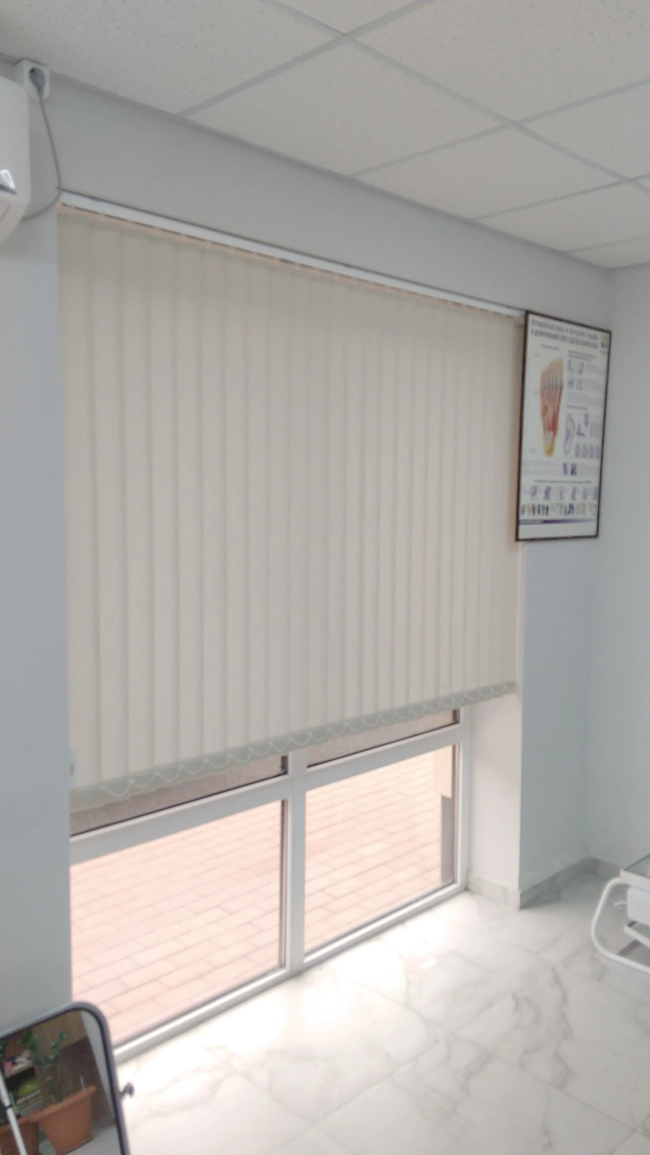 Вертикальные жалюзи для дома, офиса и коммерческих помещений. Фото для каталога компании в Нальчике и по КБР. Цена, замер и установка в Нальчике и КБР. Вертикальные жалюзи в Нальчике и КБР на заказ