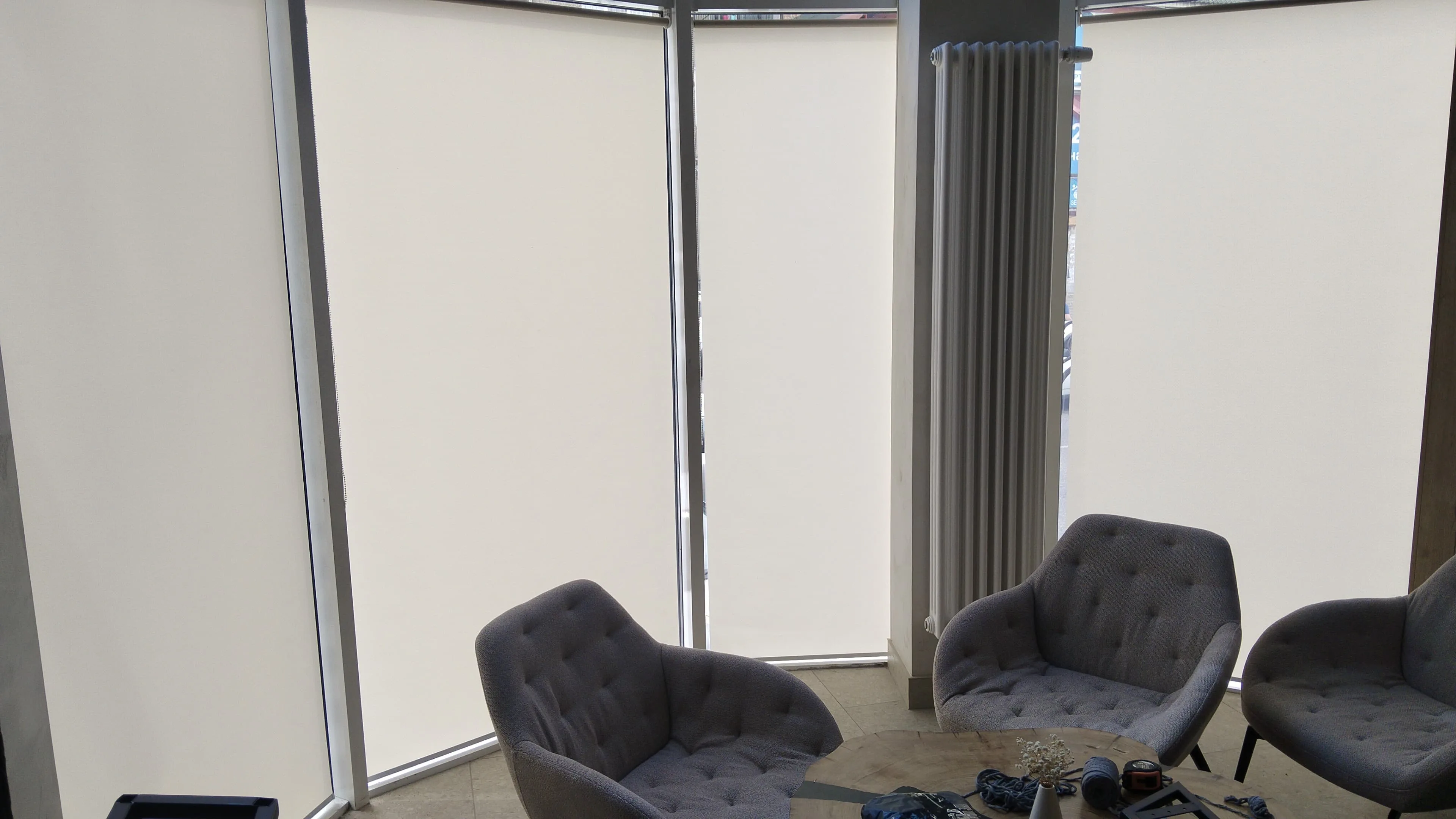 Рулонные шторы зебра день-ночь для дома, офиса и коммерческих помещений. Фото для каталога компании в Нальчике и по КБР. Цена, замер и установка в Нальчике и КБР. Рулонные шторы зебра день-ночь в Нальчике и КБР на заказ