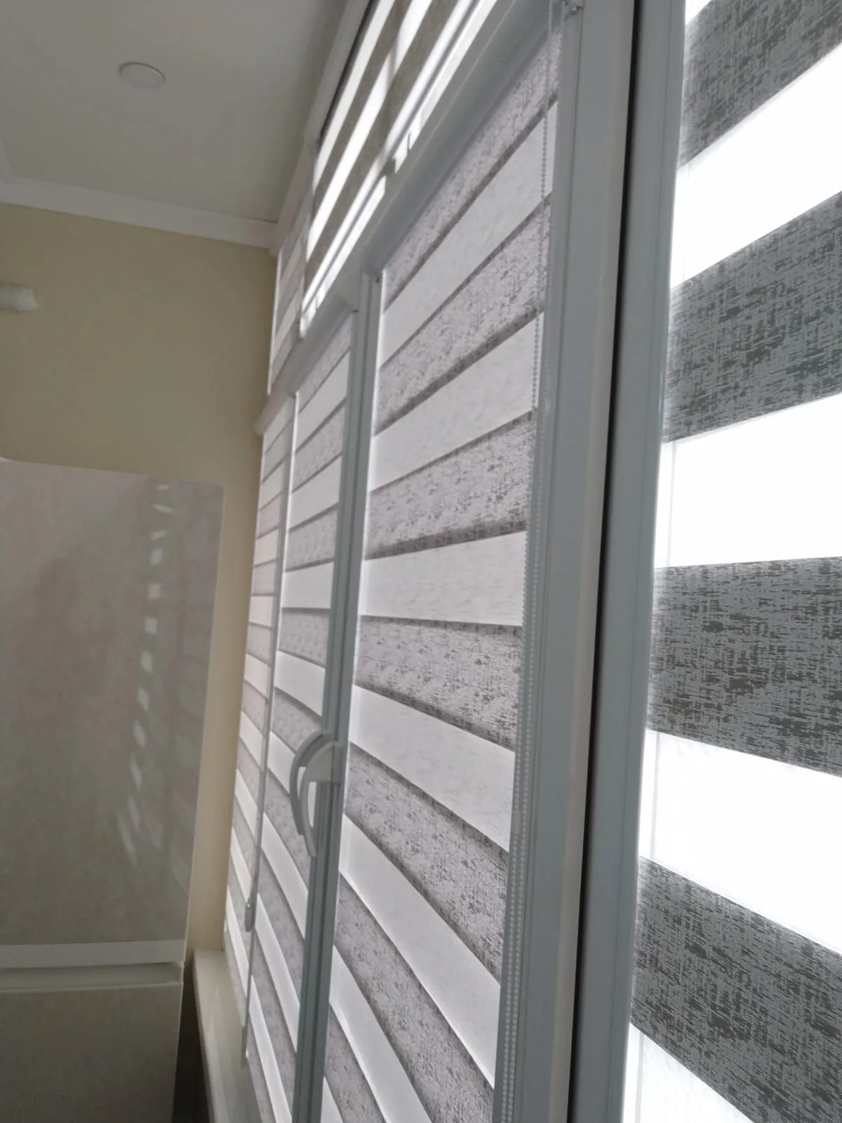 Рулонные шторы зебра день-ночь 2 в Нальчике и КБР на заказ