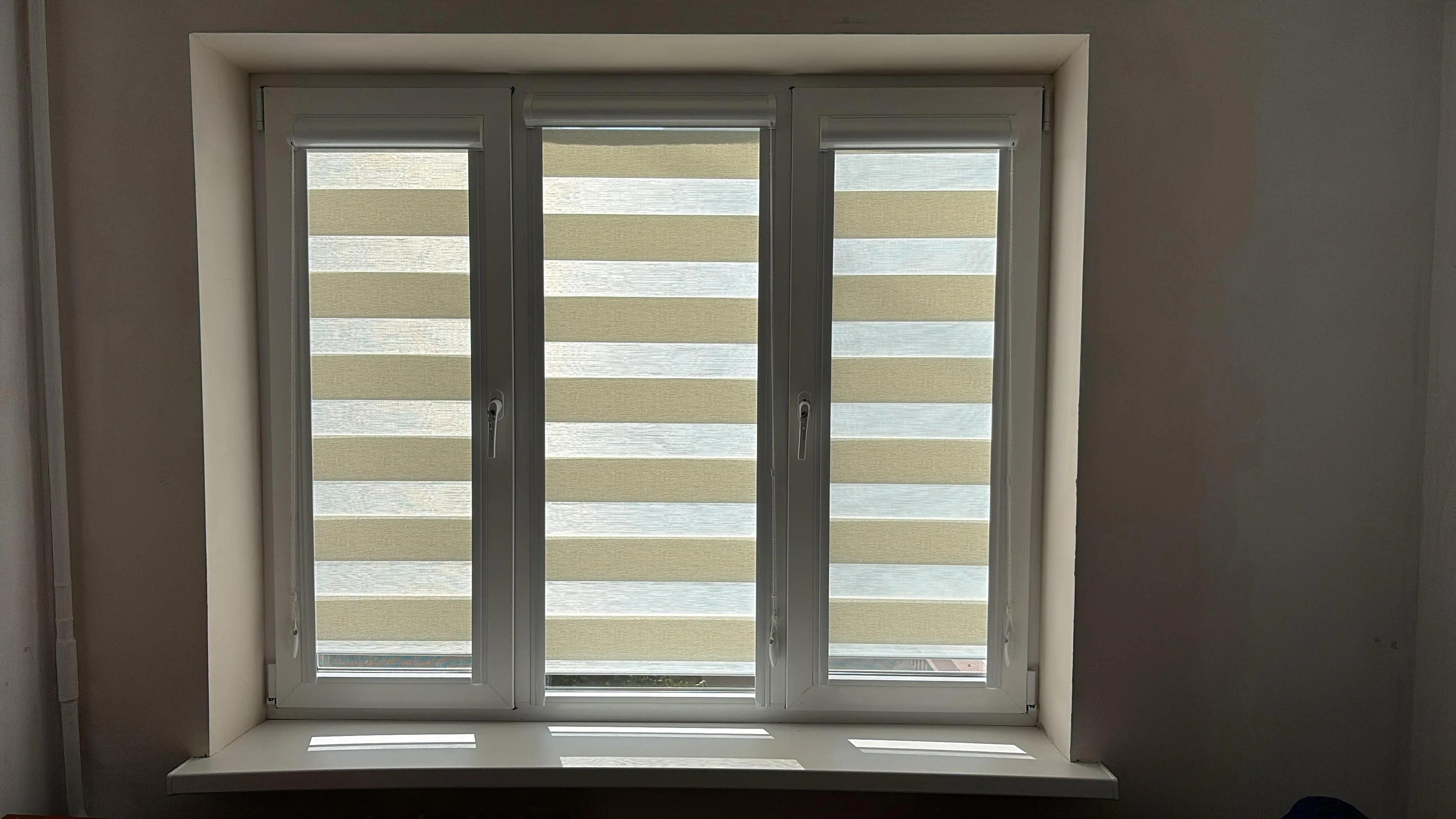 Рулонные шторы зебра день-ночь 21 в Нальчике и КБР на заказ