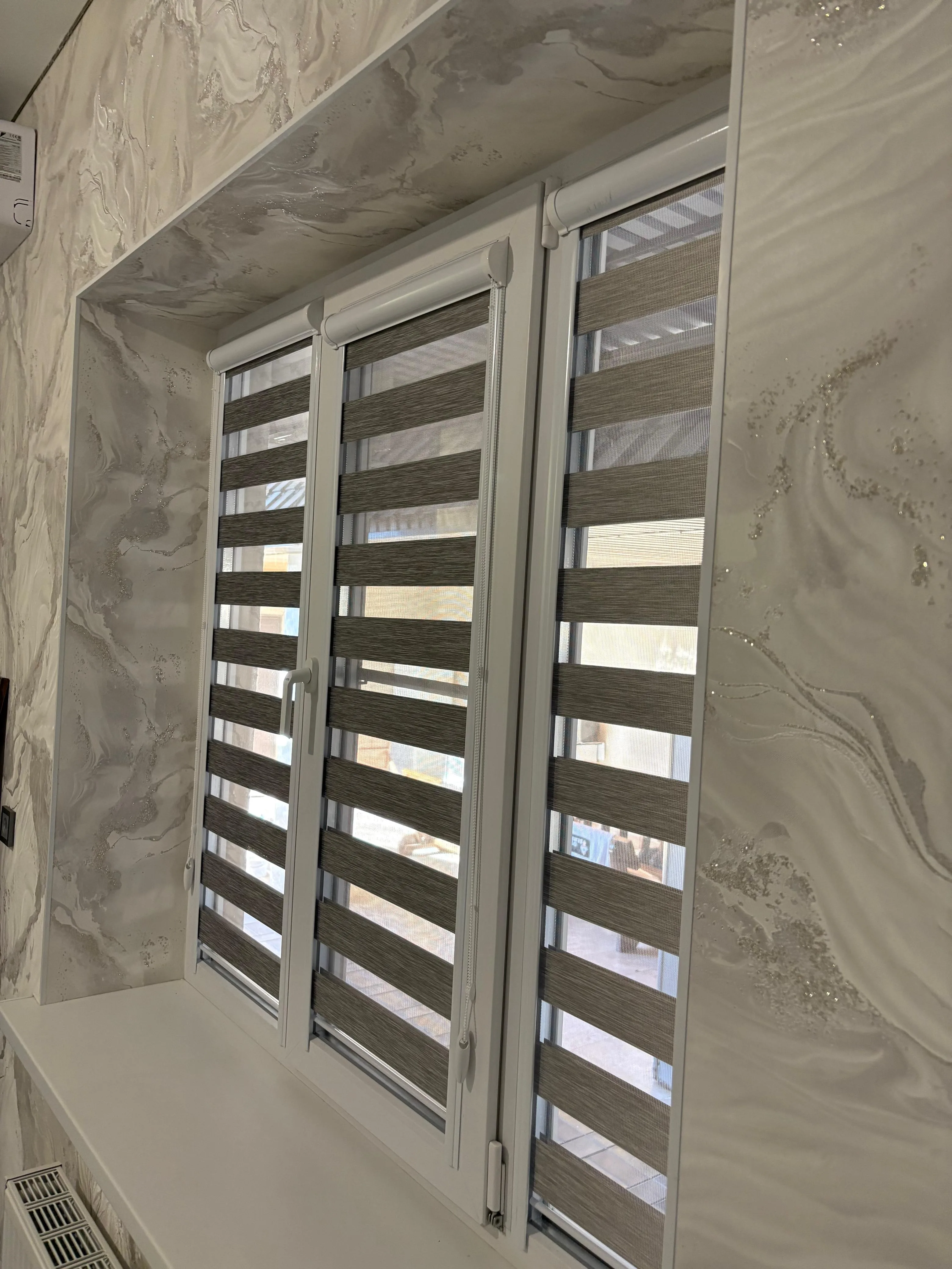 Рулонные шторы зебра день-ночь 57 в Нальчике и КБР на заказ