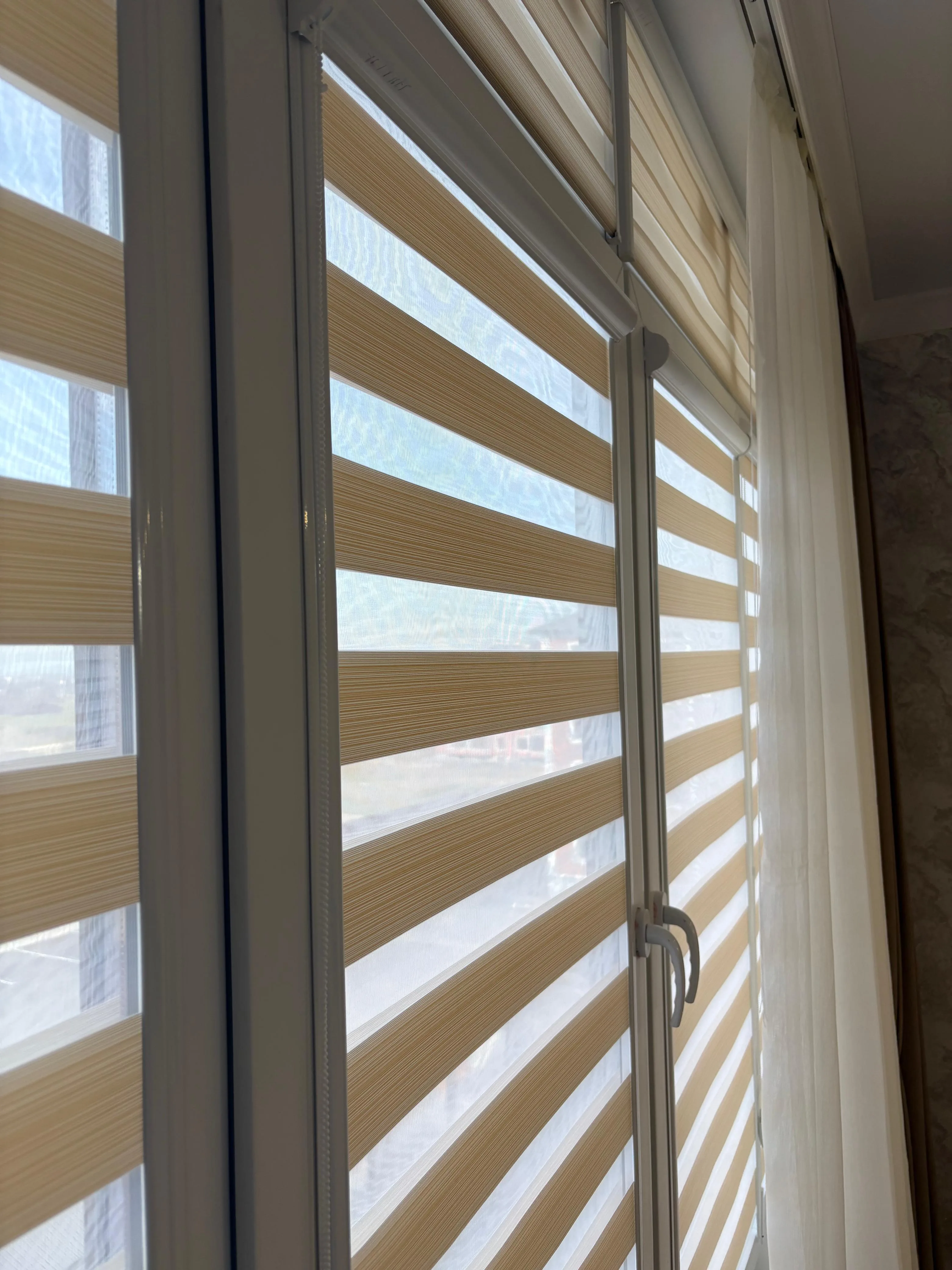 Рулонные шторы зебра день-ночь 76 в Нальчике и КБР на заказ