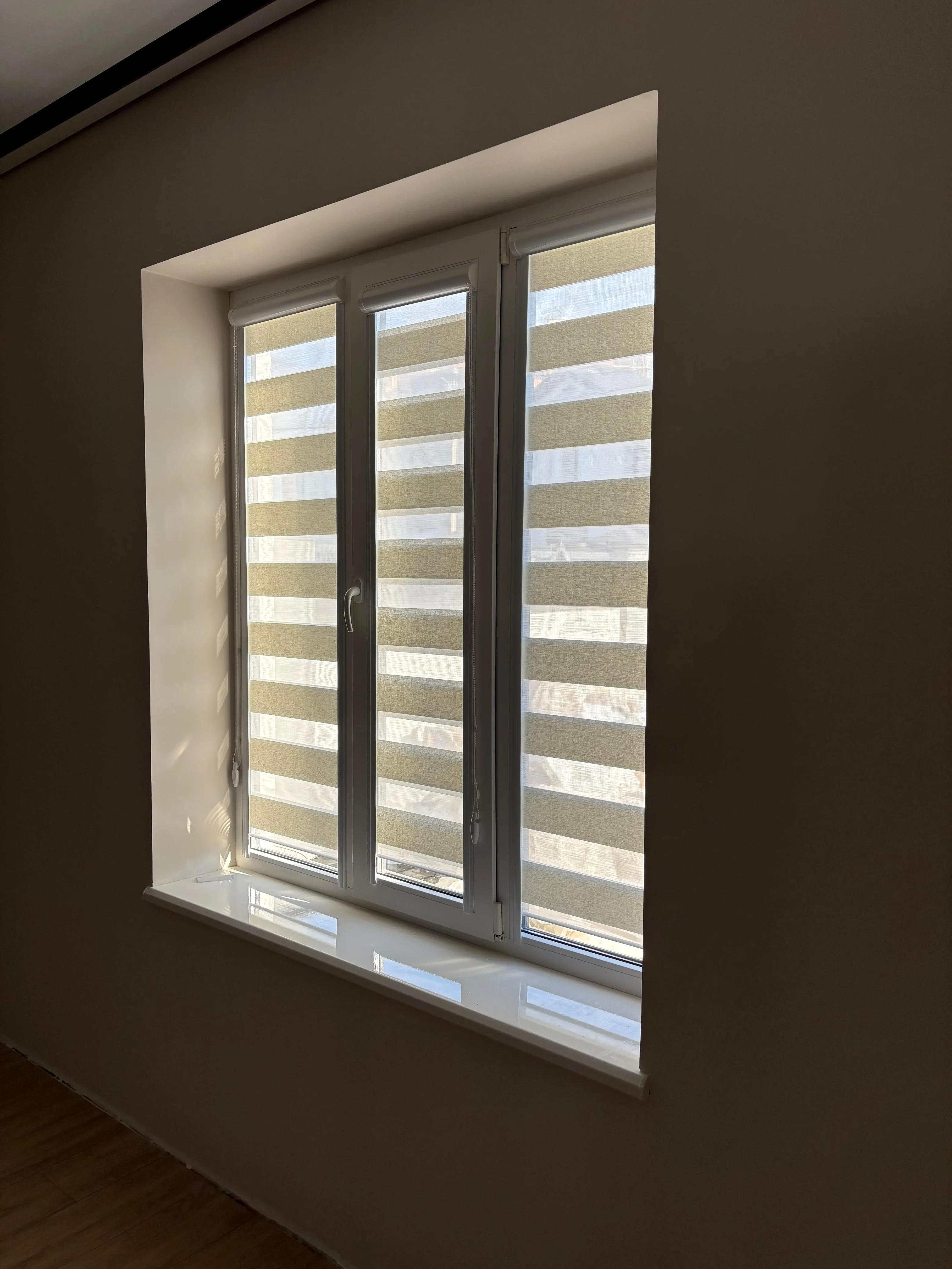 Рулонные шторы зебра день-ночь 93 в Нальчике и КБР на заказ